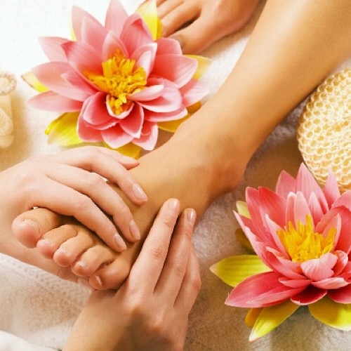 GLOSSY NAILS - pedicure services